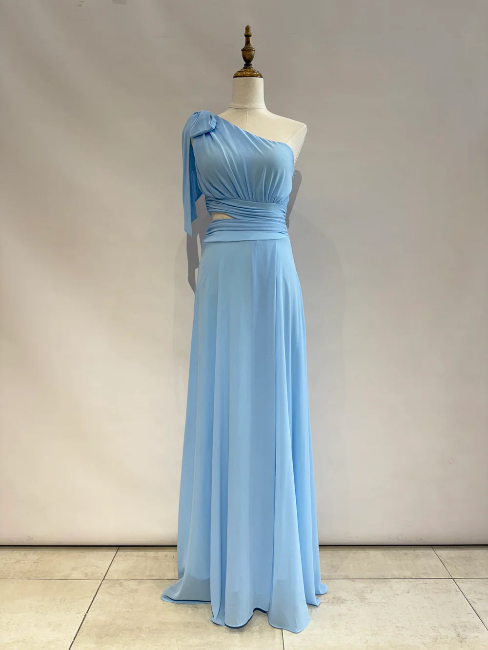 JR22393 Langes Cut-Out-Kleid