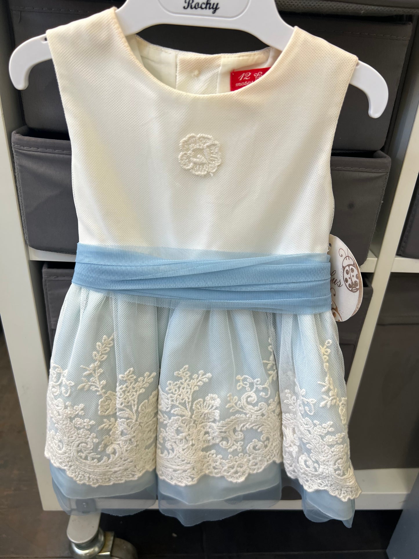 27103 Vestido de tule bordado