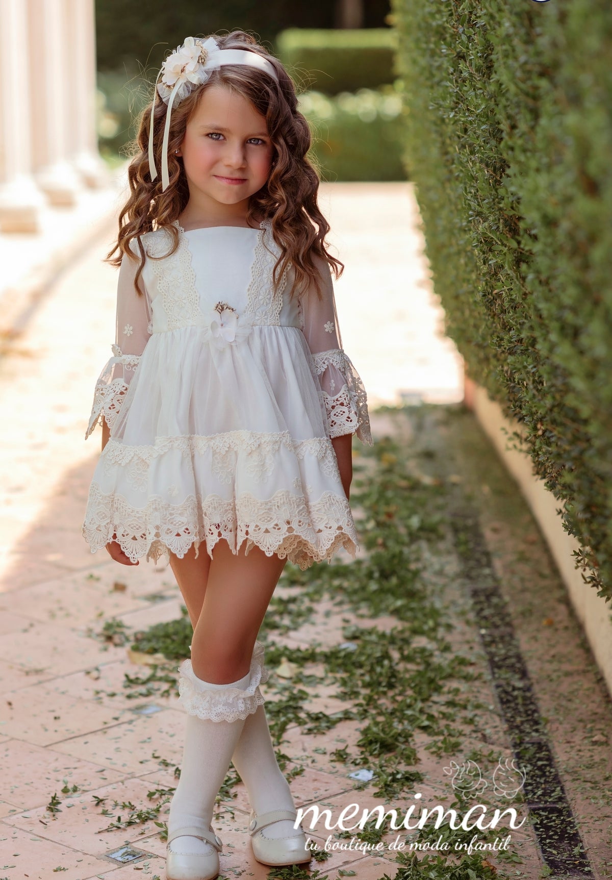 35-0223-V Vestido de criança em tule bordado