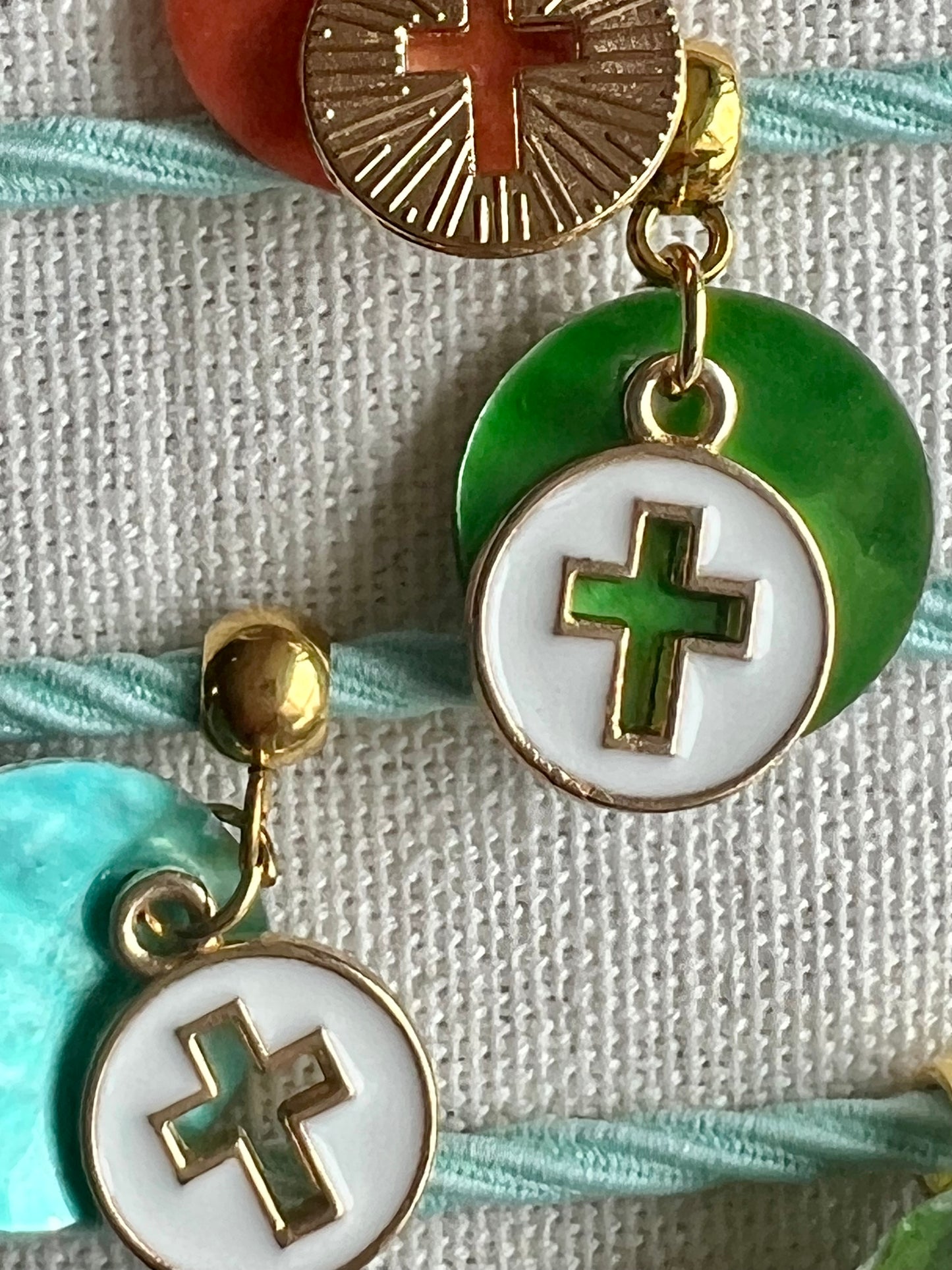 Mother-of-Pearl Cross Elastic Bracelet