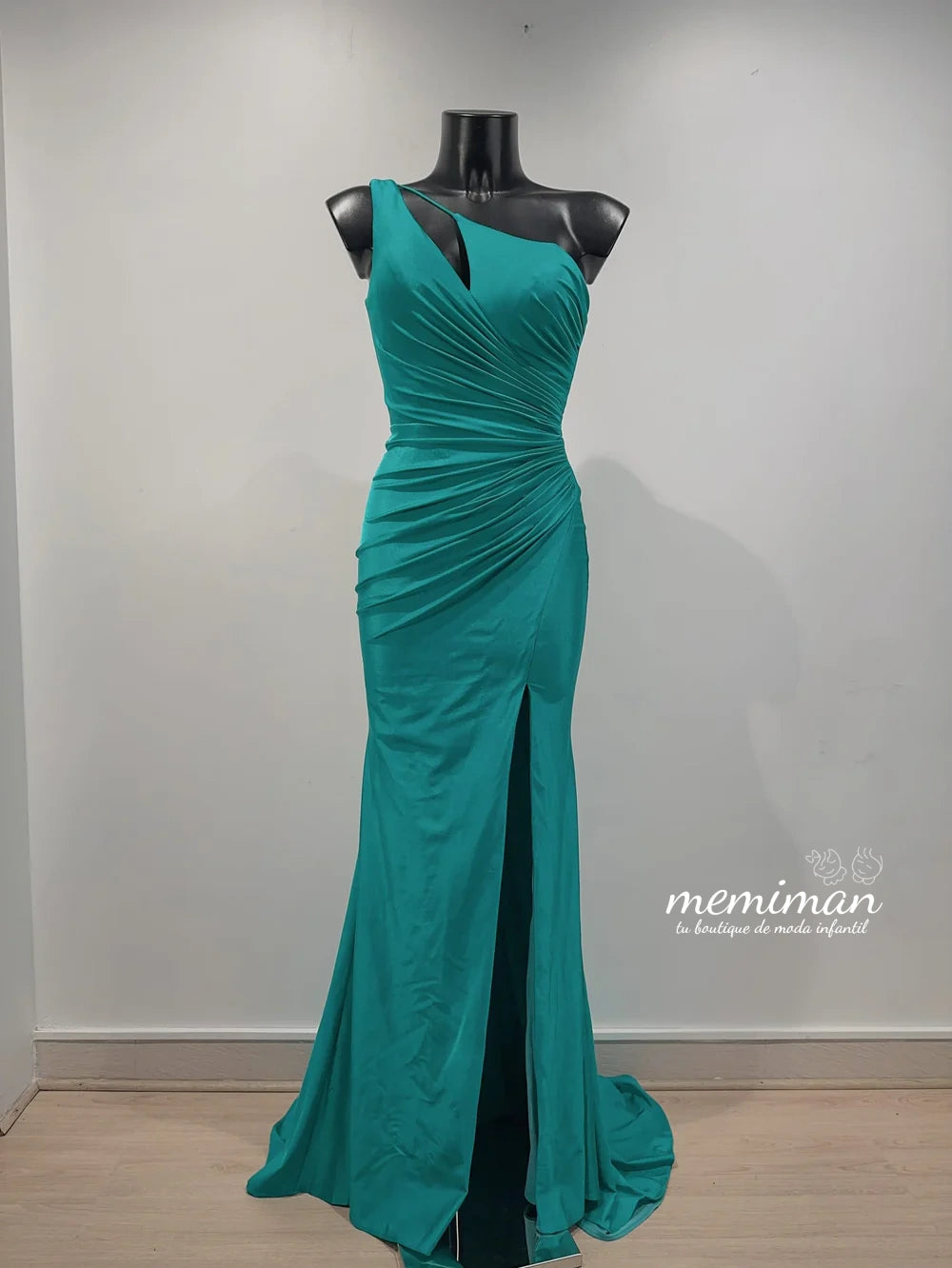 Robe longue en satin F8086