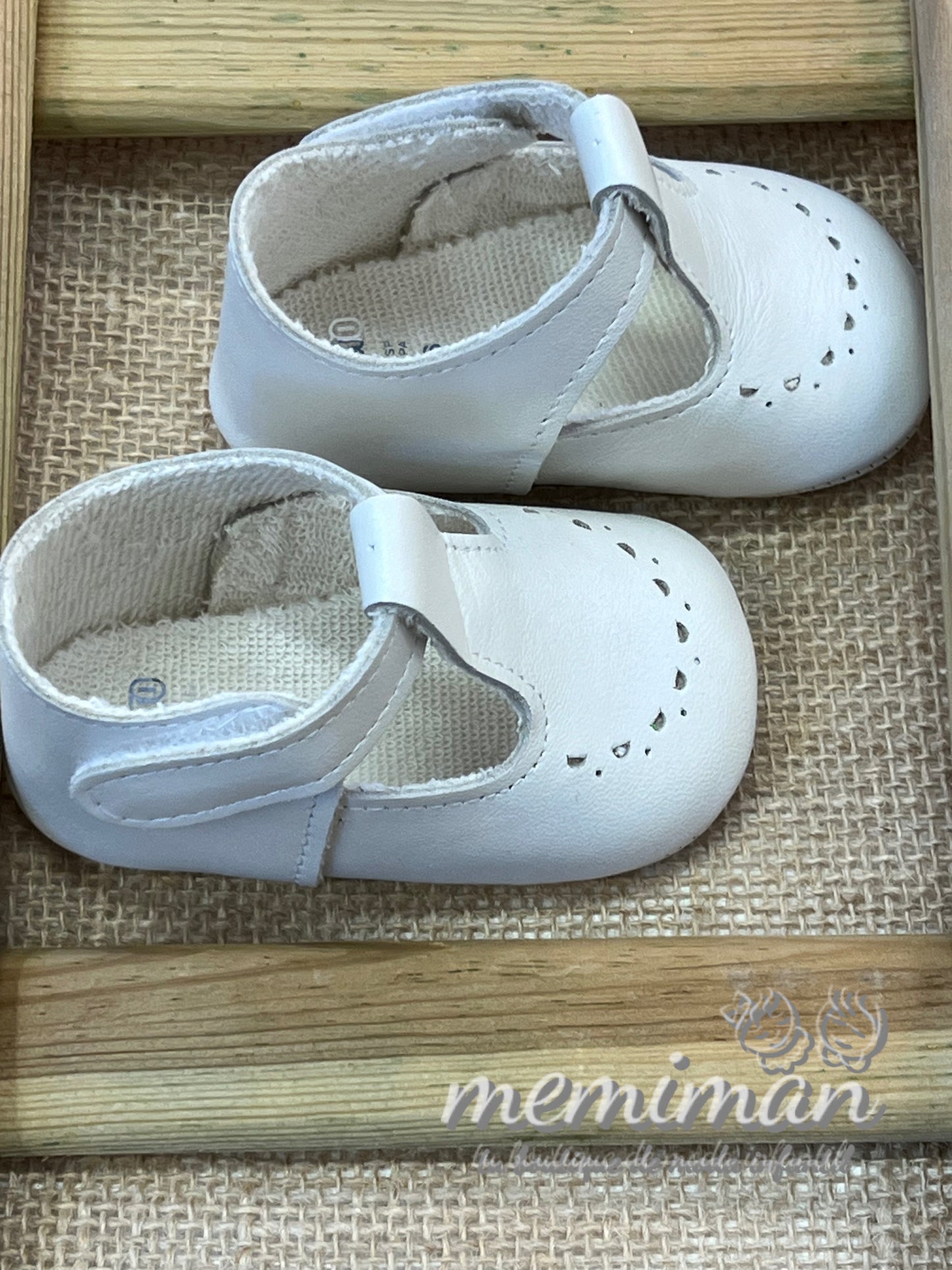 7810 Mother-of-pearl pepito with perforation