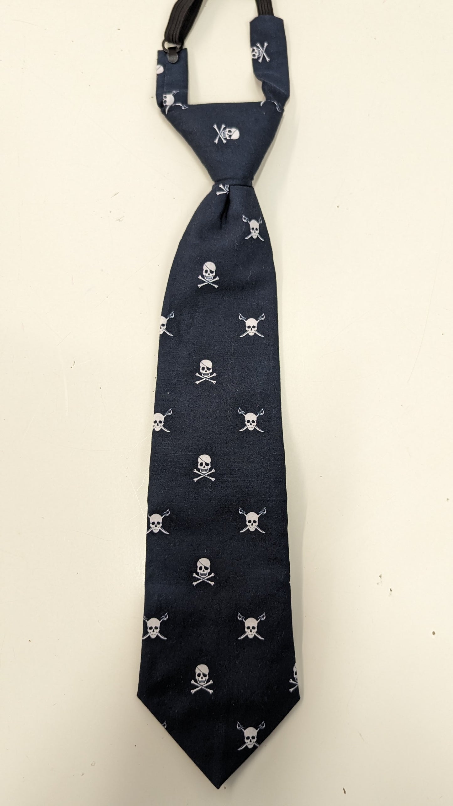 10-08011E Skull Tie