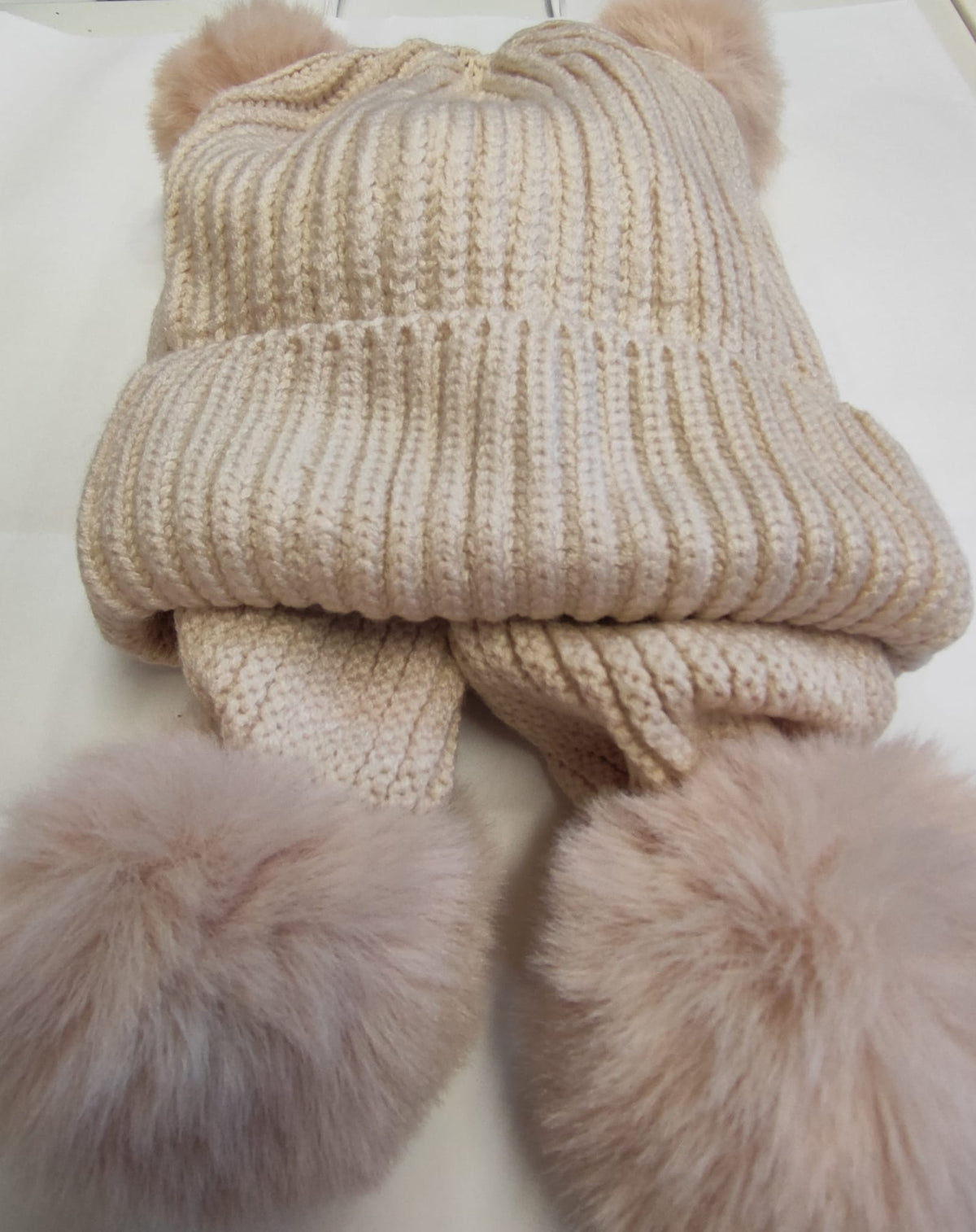 Conjunto de gorro e cachecol com 2 pompons