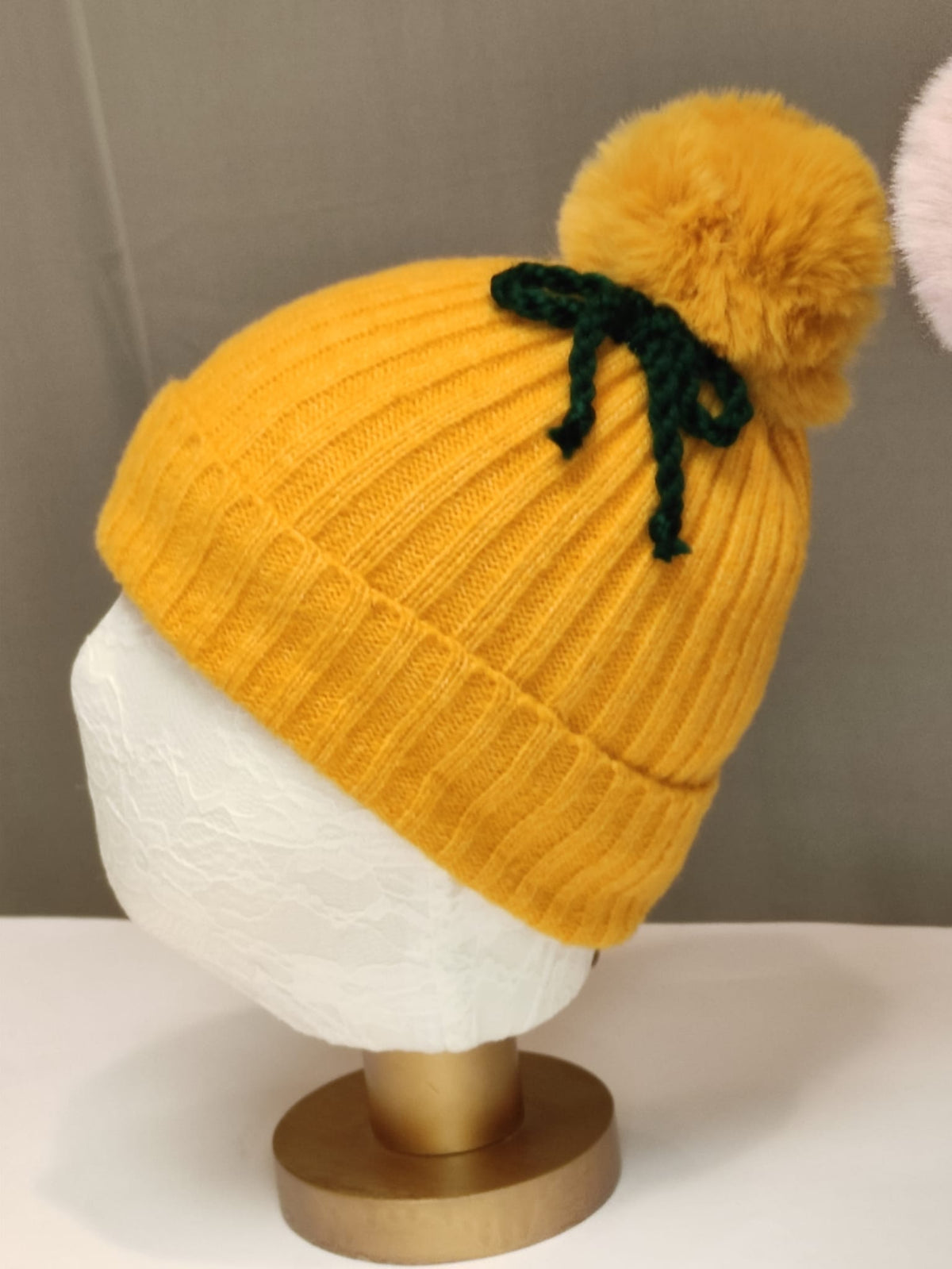 Gorro lana pompón y lazo