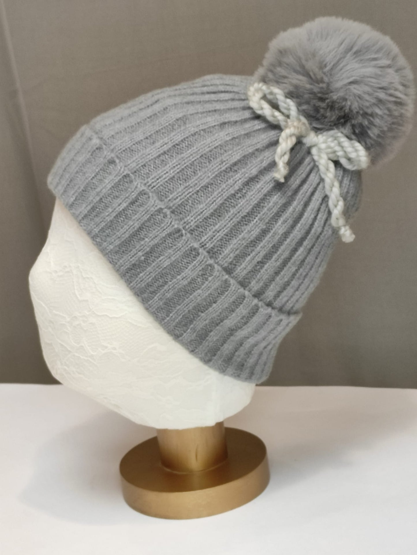 Gorro lana pompón y lazo