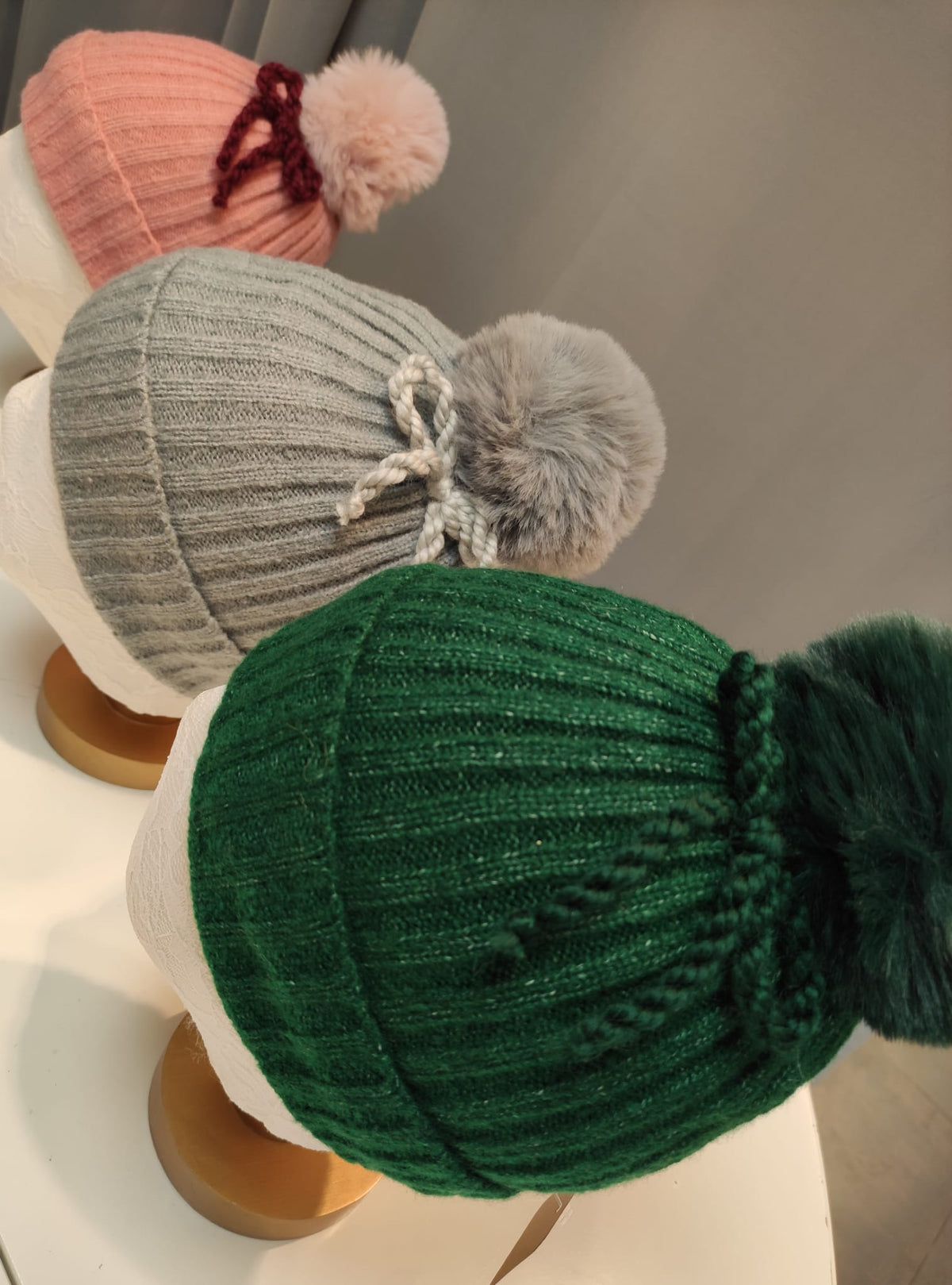 Gorro lana pompón y lazo