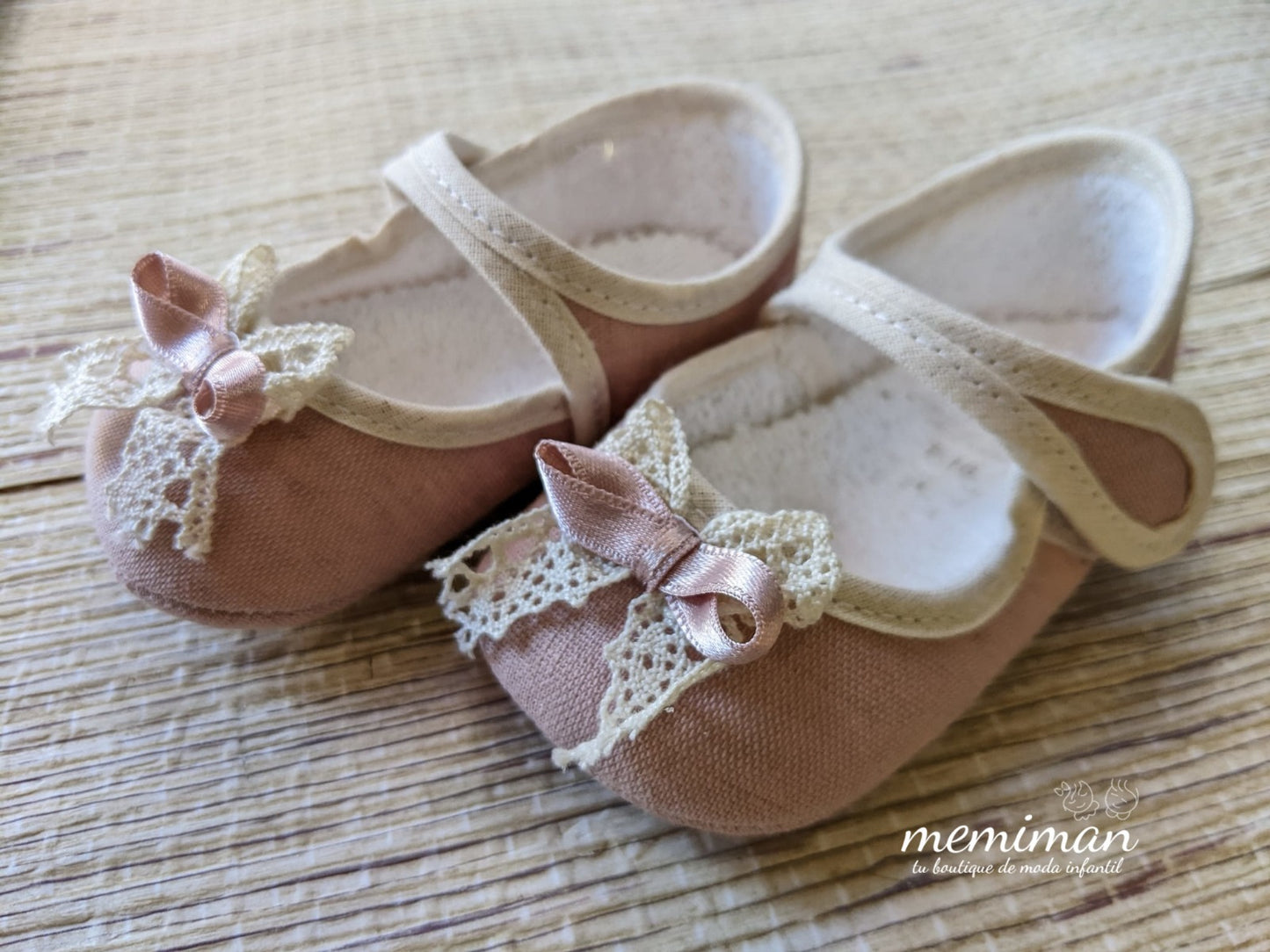 7403 Linen Mercedita with Bow and Lace