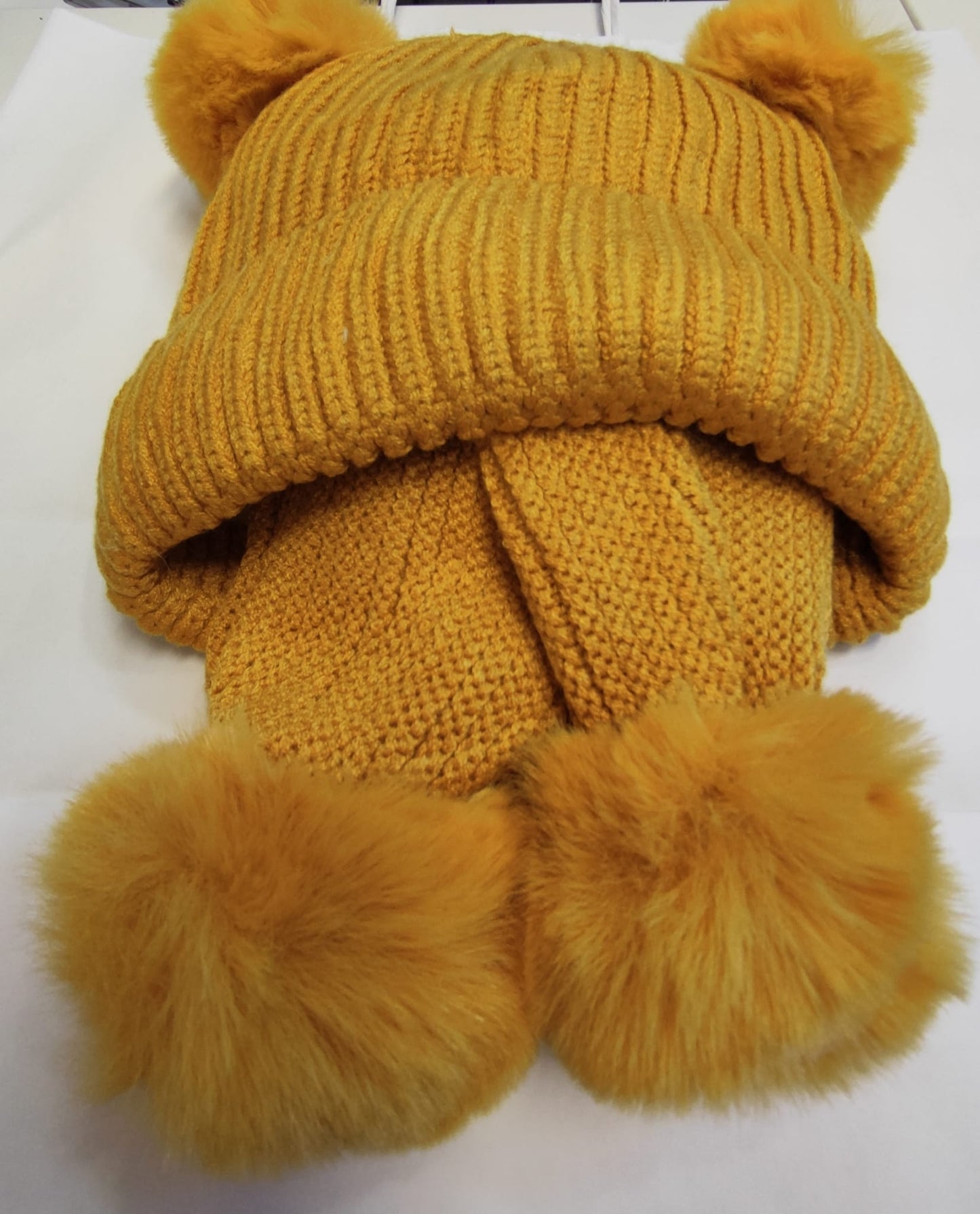 Conjunto gorro y bufanda 2 pompones