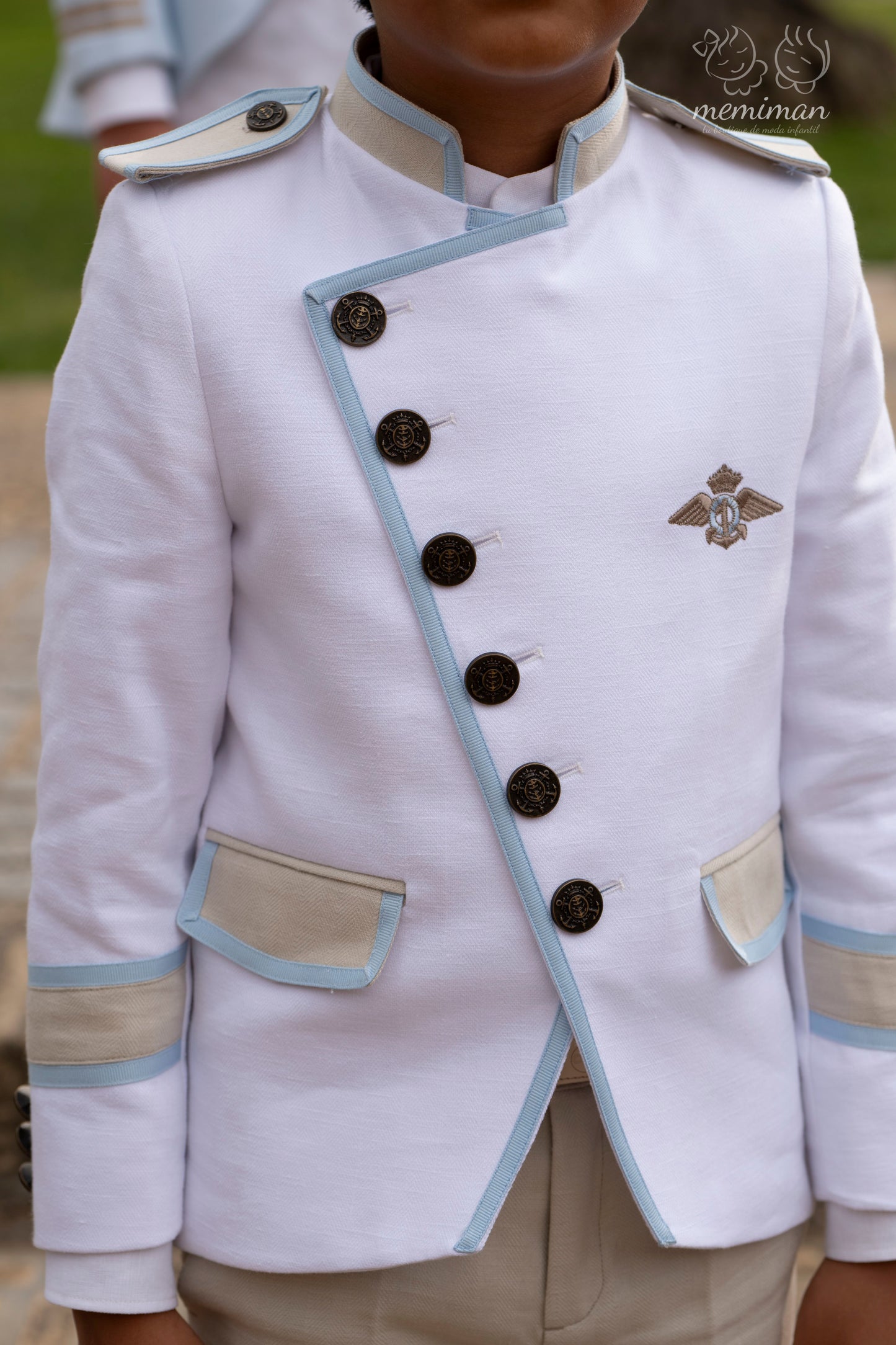 10-02142 Traje Almirante Levita