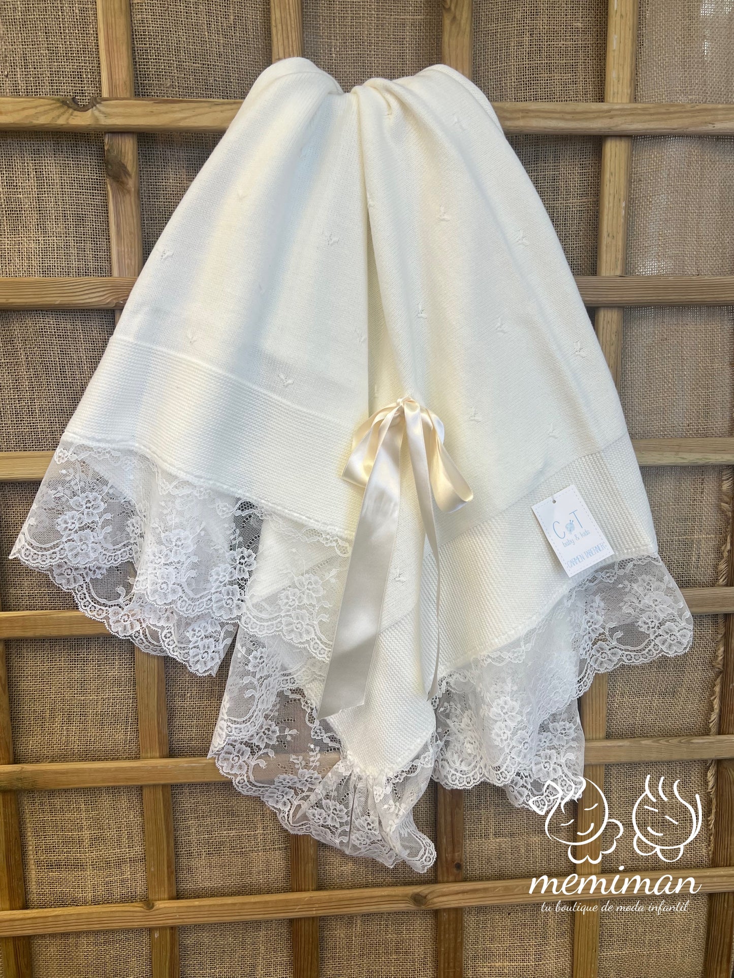 252-2021P Châle pour bébé avec pinces en dentelle 