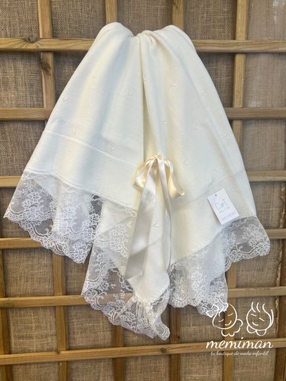 252-2021P Châle pour bébé avec pinces en dentelle 