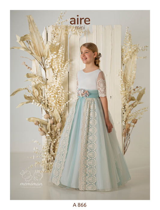 Robe de communion en tulle brodé A866 