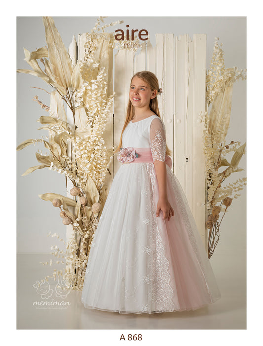 Robe de communion en tulle brodé A868 