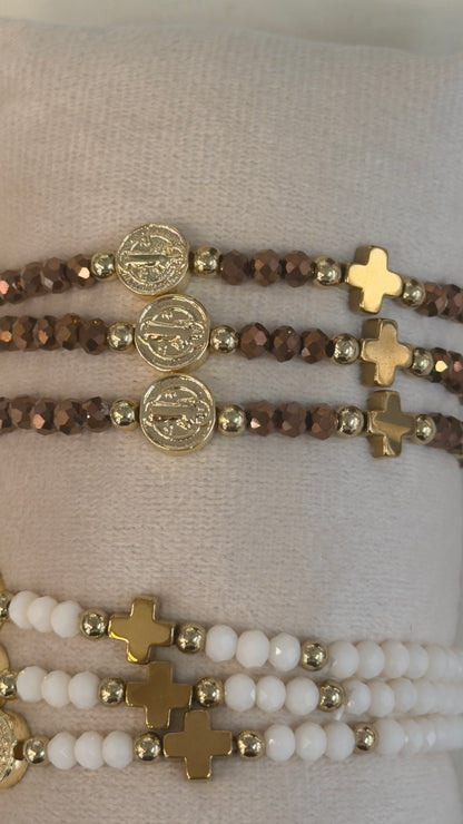 Pulsera medalla-cruz con piedras
