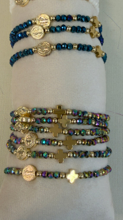 Pulsera medalla-cruz con piedras