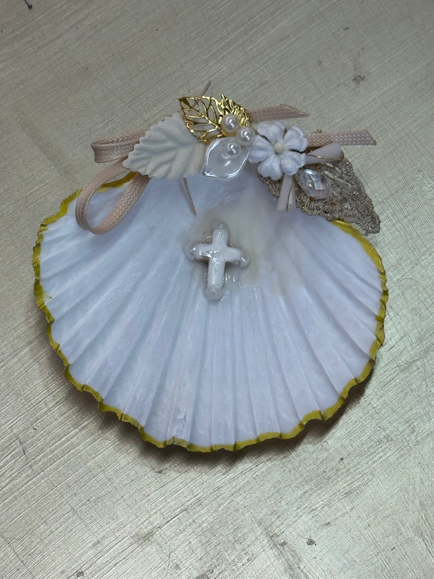 Baptism Shell with Golden Edge and Cross