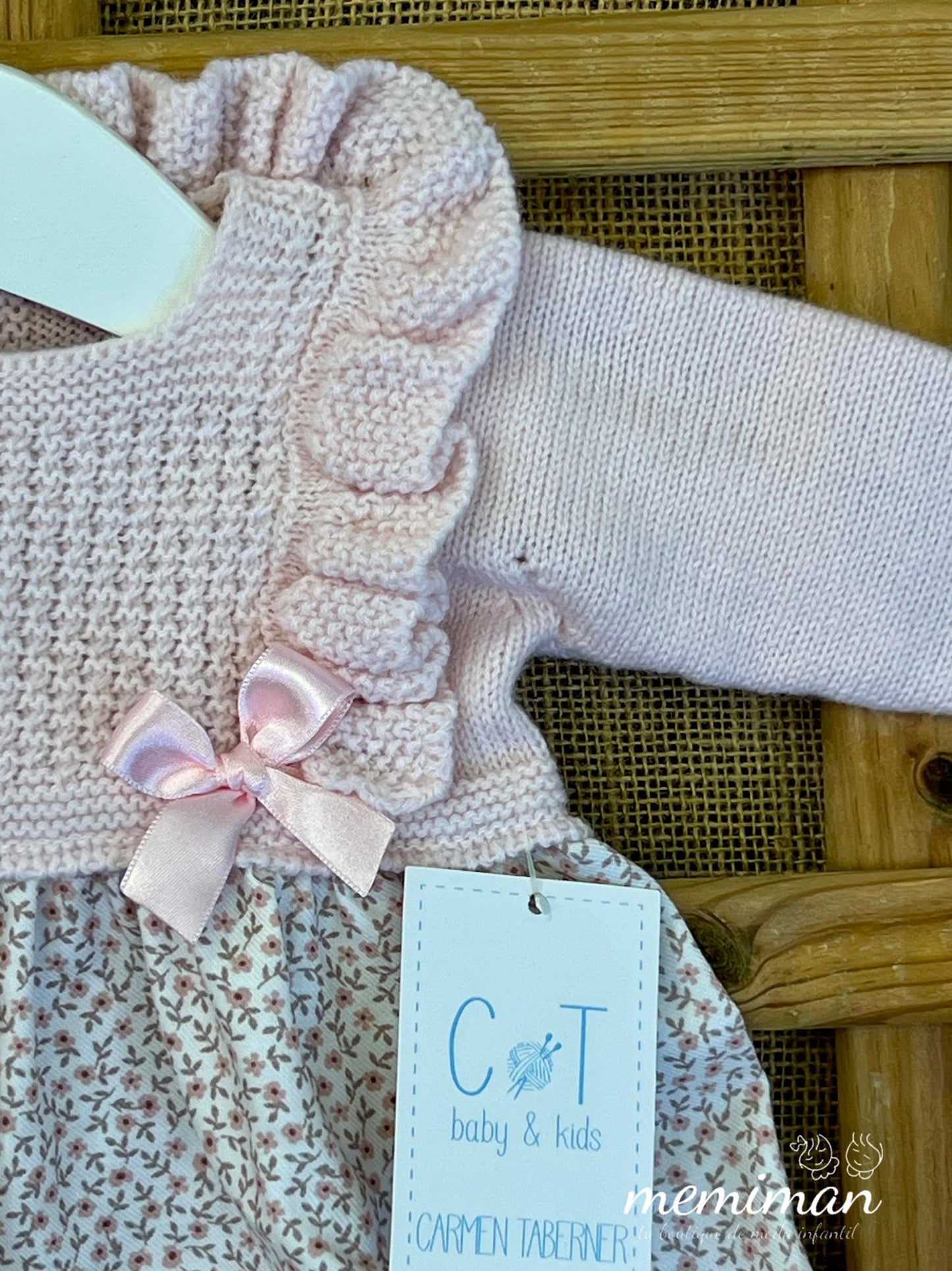 252-9023 Robe en tricot à petites fleurs 