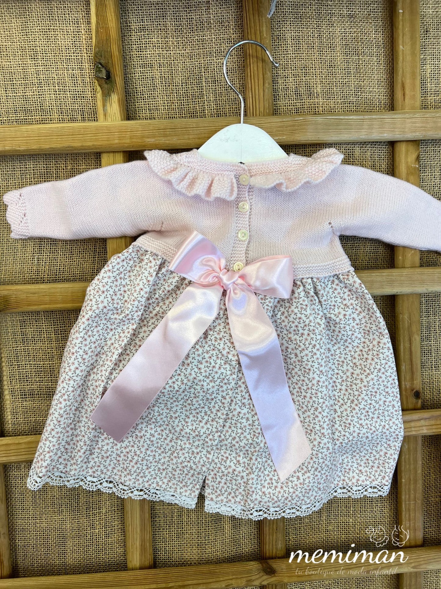 252-9023 Robe en tricot à petites fleurs 