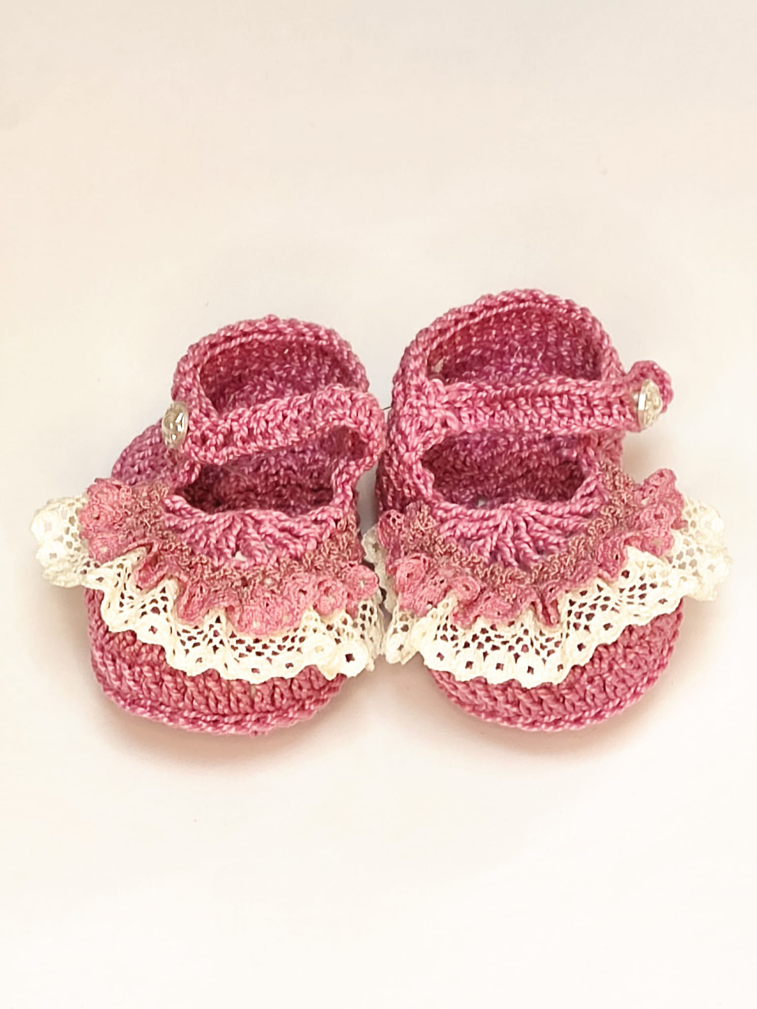 Patucos punto rosa bebé con lacito central